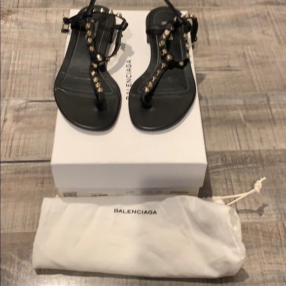 Balenciaga Arena Studded Sandals in black. Size 38 - Picture 4 of 5